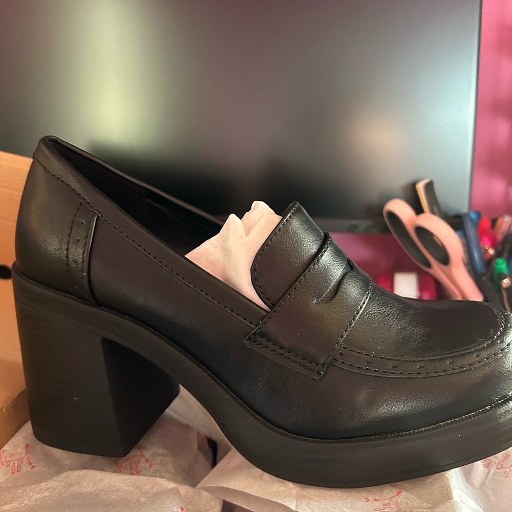 Jellypop Whitney Heels Womens Size 7M Black Platform Penny Loafer